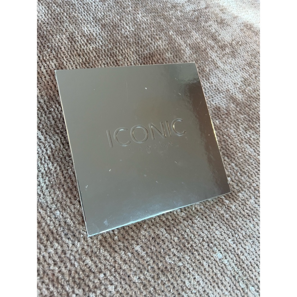 Iconic London Naughty to Nice eyeshadow palette
